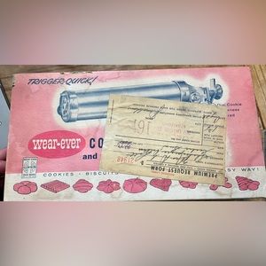 Rare vintage wear-ever  cookie gun with box and recipe and loblaw gift tag